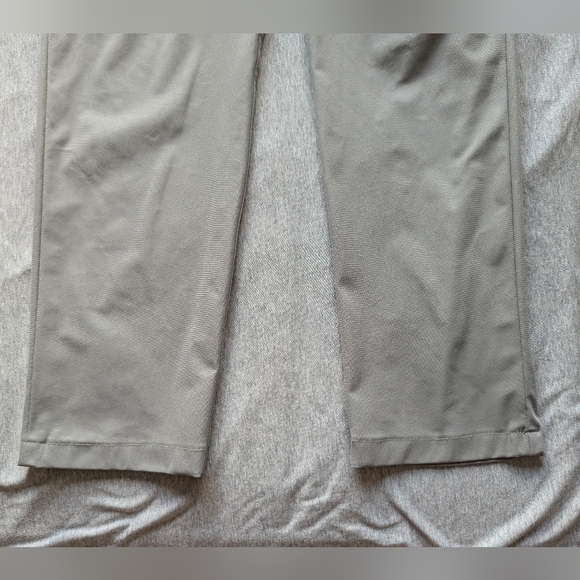 Lululemon ABC Pant Classic *34" in Light Cast - Picture 9 of 14